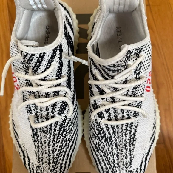 Men’s Yeezy Boost 350 Zebras Size 9 1/2